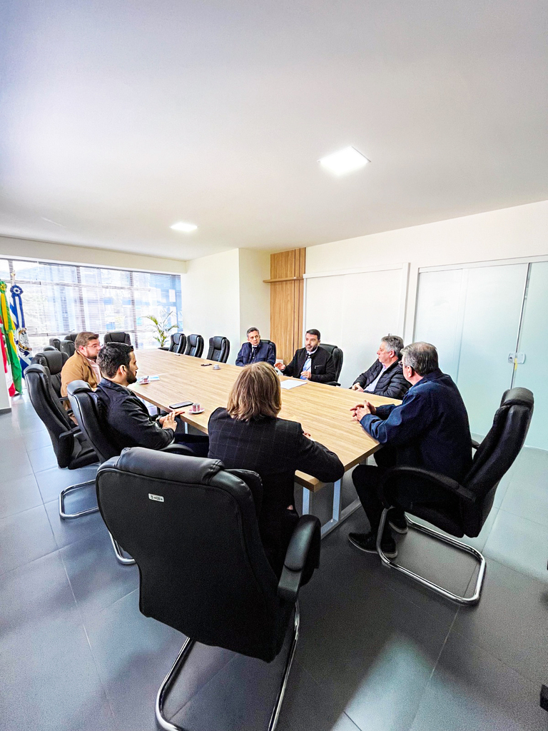  Administração Municipal reúne-se com representantes da Comissão de Criação da Subseção da OAB de Capinzal