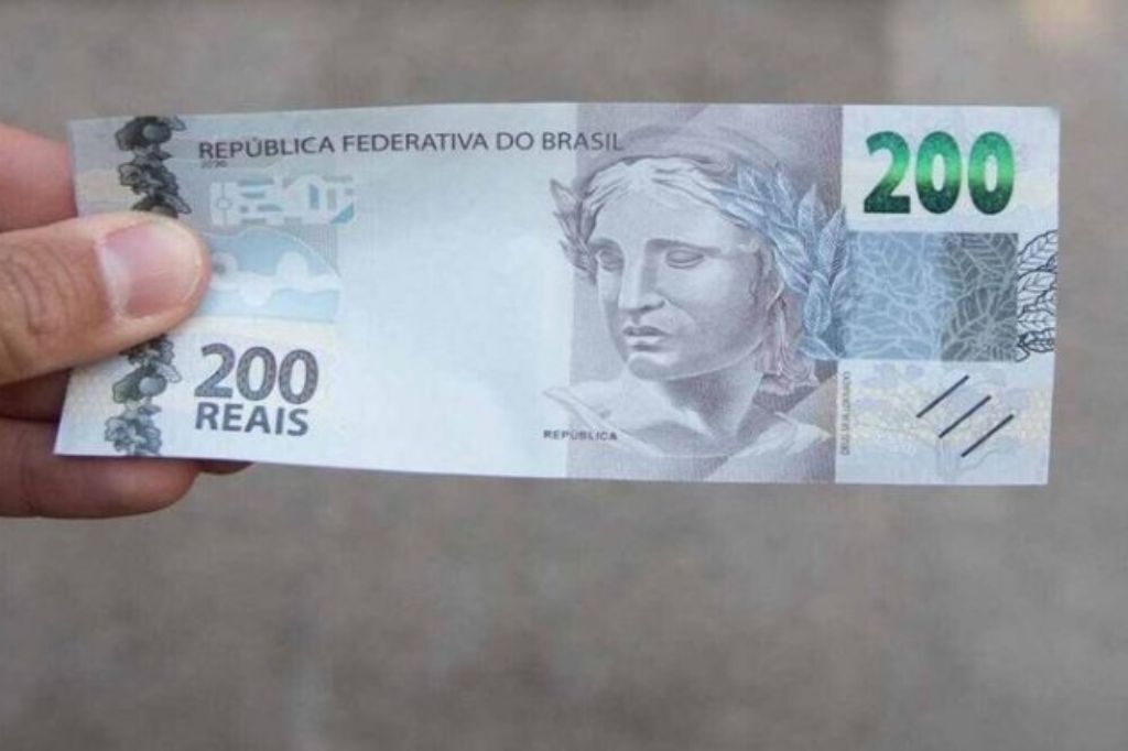 Homem é preso com R$ 20 mil em notas falsas no Sul de SC