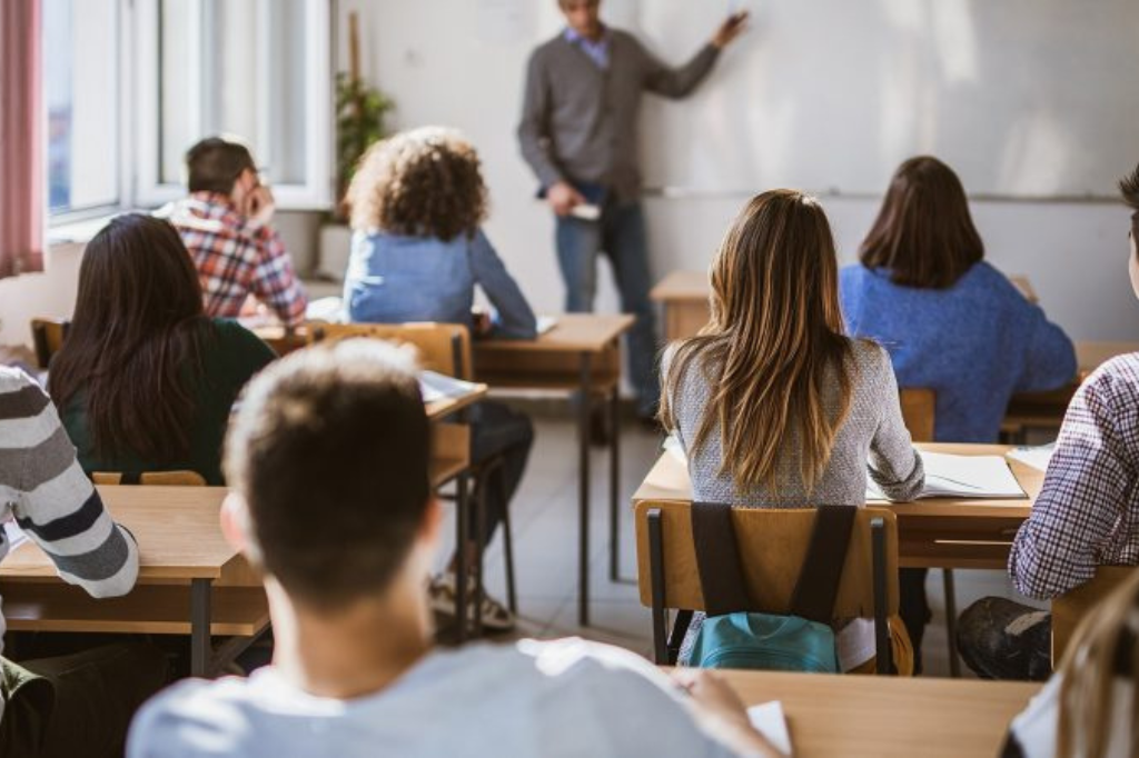 Câmara aprova reformulação do Novo Ensino Médio e espanhol fica de fora