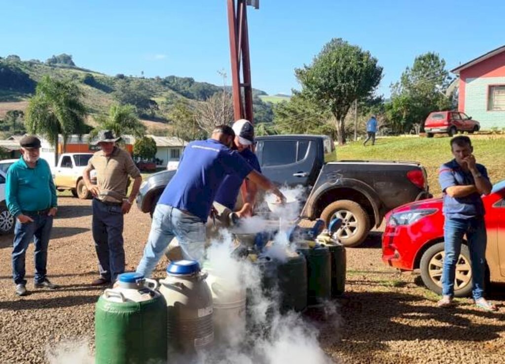 Nitrogênio líquido é distribuído a agricultores