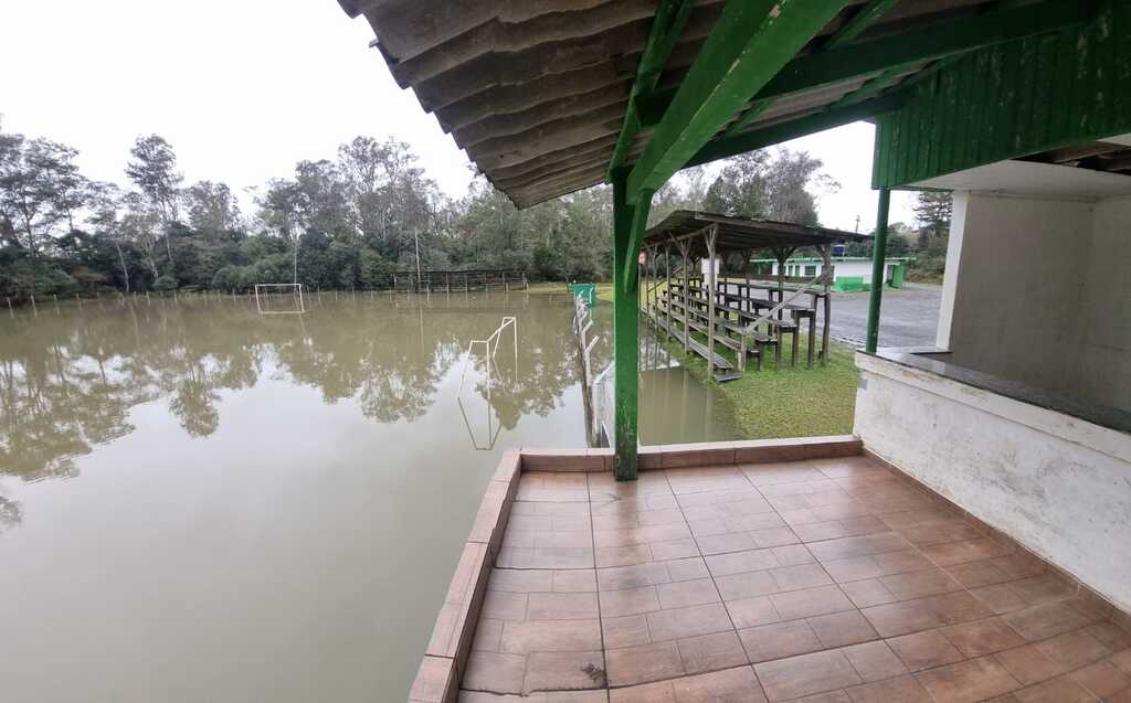 Estádio Municipal está alagado novamente