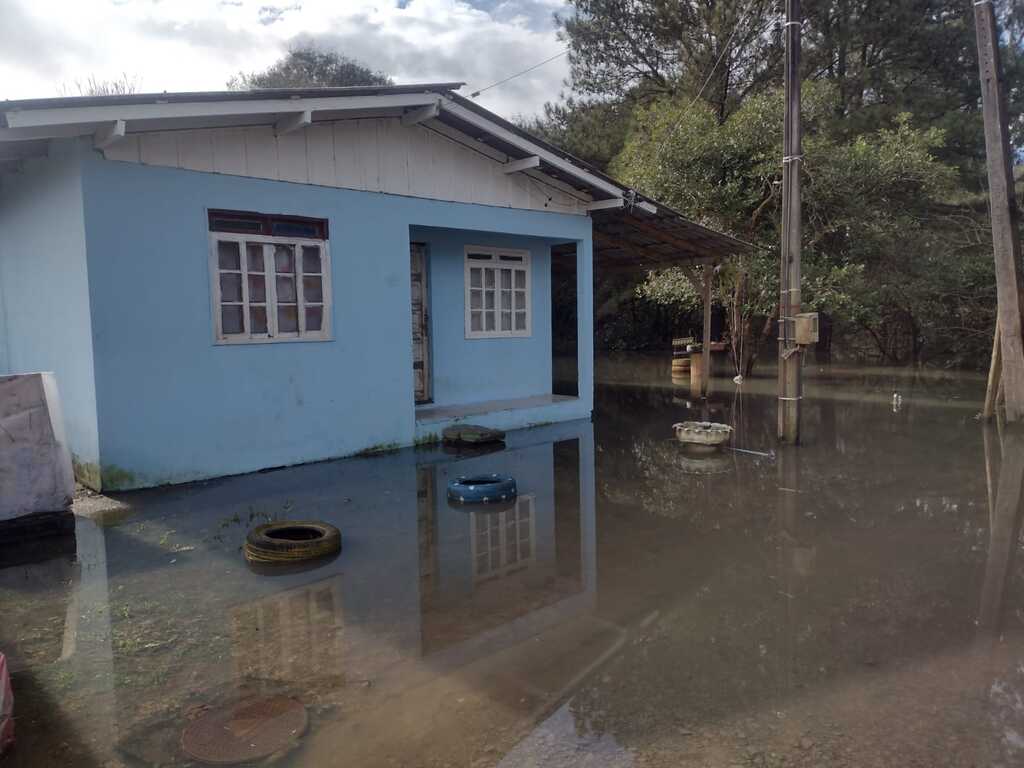 Em Otacílio Costa, três famílias deixam suas casas por conta da enchente