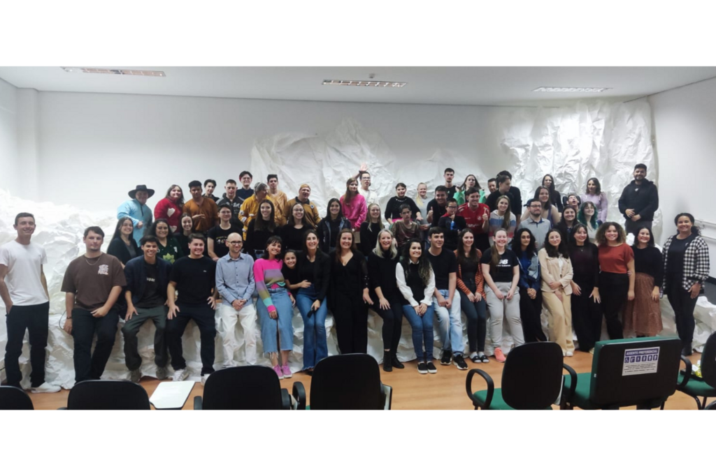 Unoesc promove desfile de moda inclusiva com estudantes da Apae