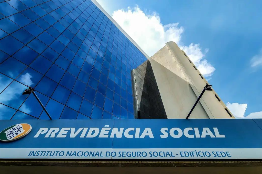 (Imagem Rafa Neddermeyer) - Servidores do INSS entram em greve por tempo indeterminado