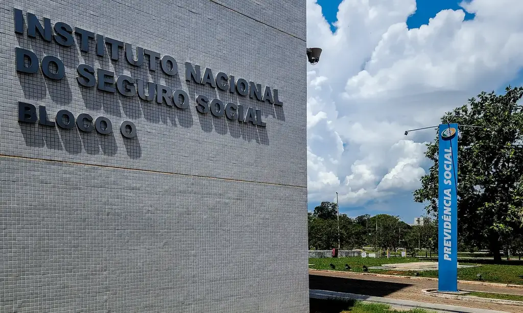 SERVIDORES DO INSS ENTRAM EM GREVE POR TEMPO INDETERMINADO