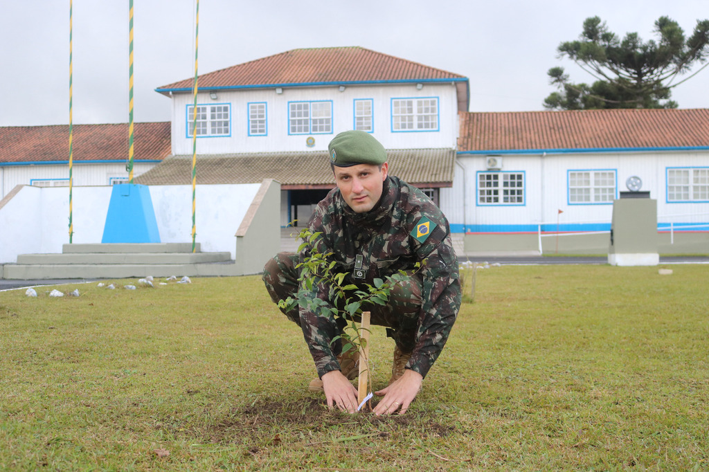 Militares comemoraram o Dia de Proteção às Florestas, plantando árvores