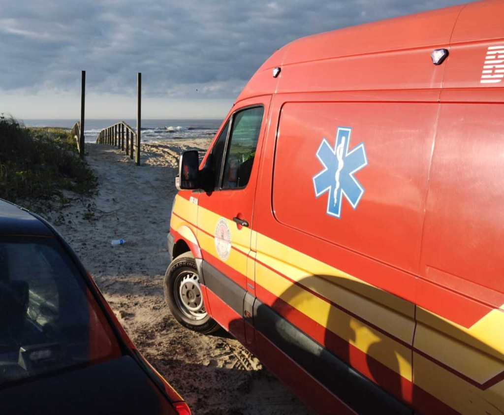CORPO É ENCONTRADO NA BEIRA DA PRAIA EM PASSO DE TORRES