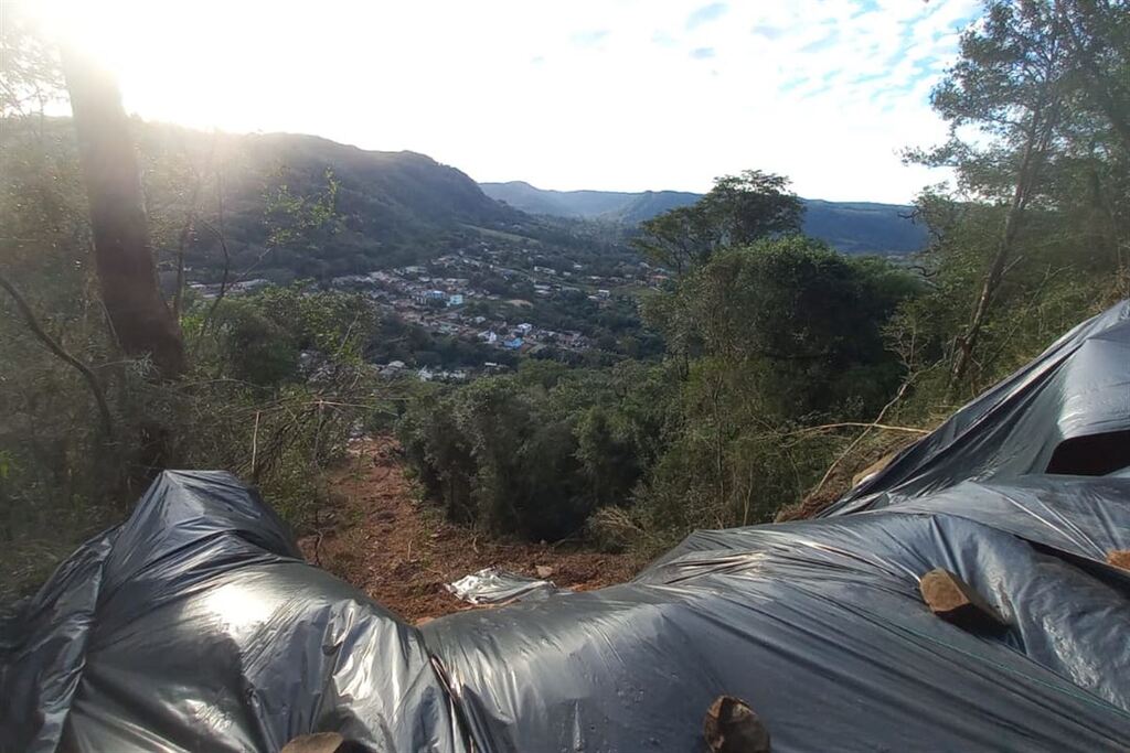 título imagem Laudo conclui investigação sobre valetas abertas no Morro do Cechella