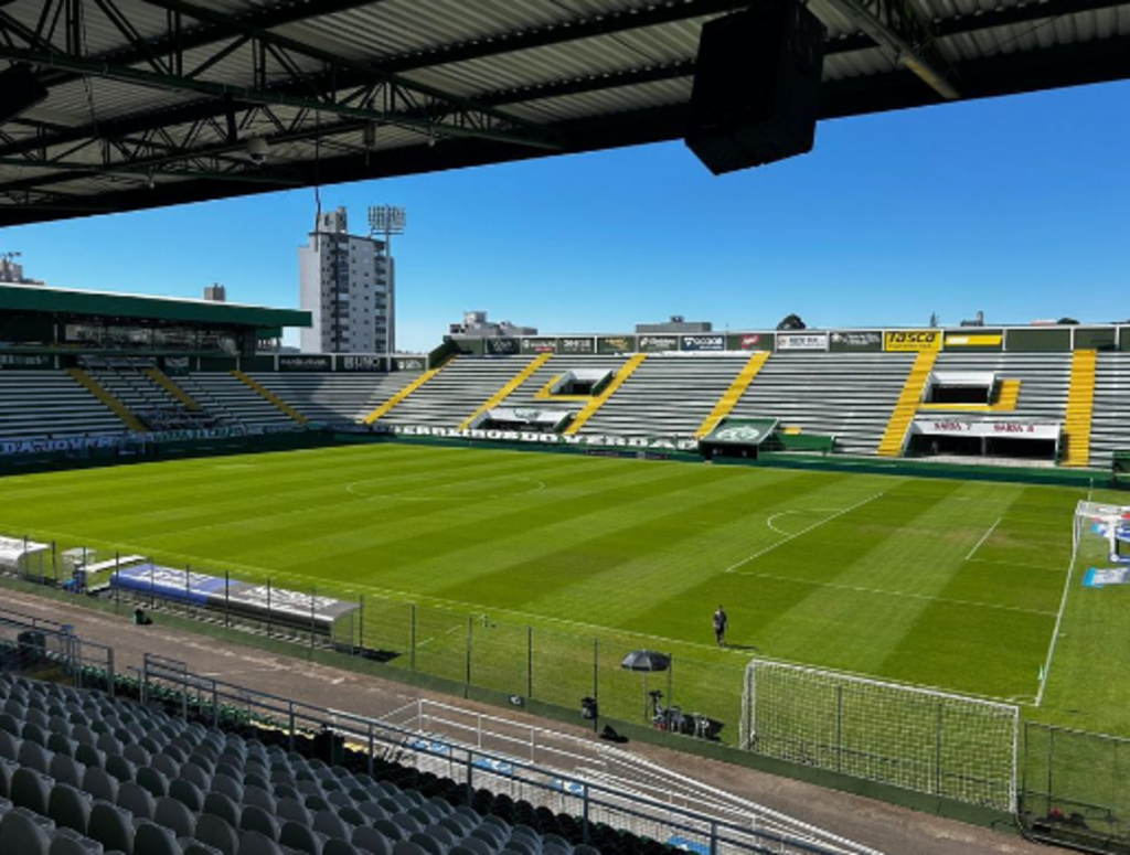 Pelo Brasileiro, Grêmio e Vasco deverão jogar em estádio do Oeste catarinense; entenda