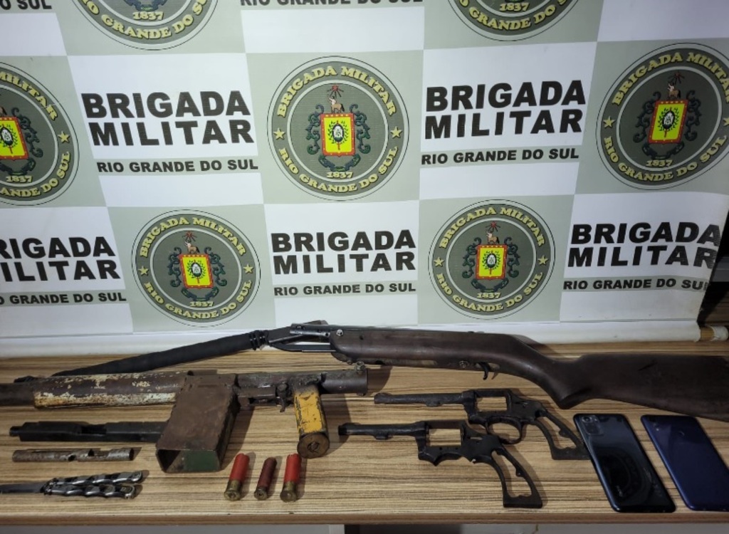Brigada encontra armas fabricadas por menor de idade