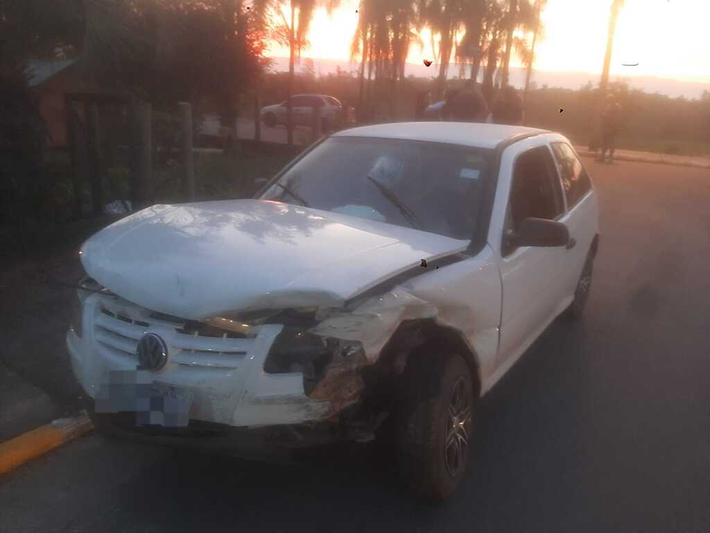 COLISÃO FRONTAL DEIXA PESSOAS FERIDAS EM SÃO JOÃO DO SUL