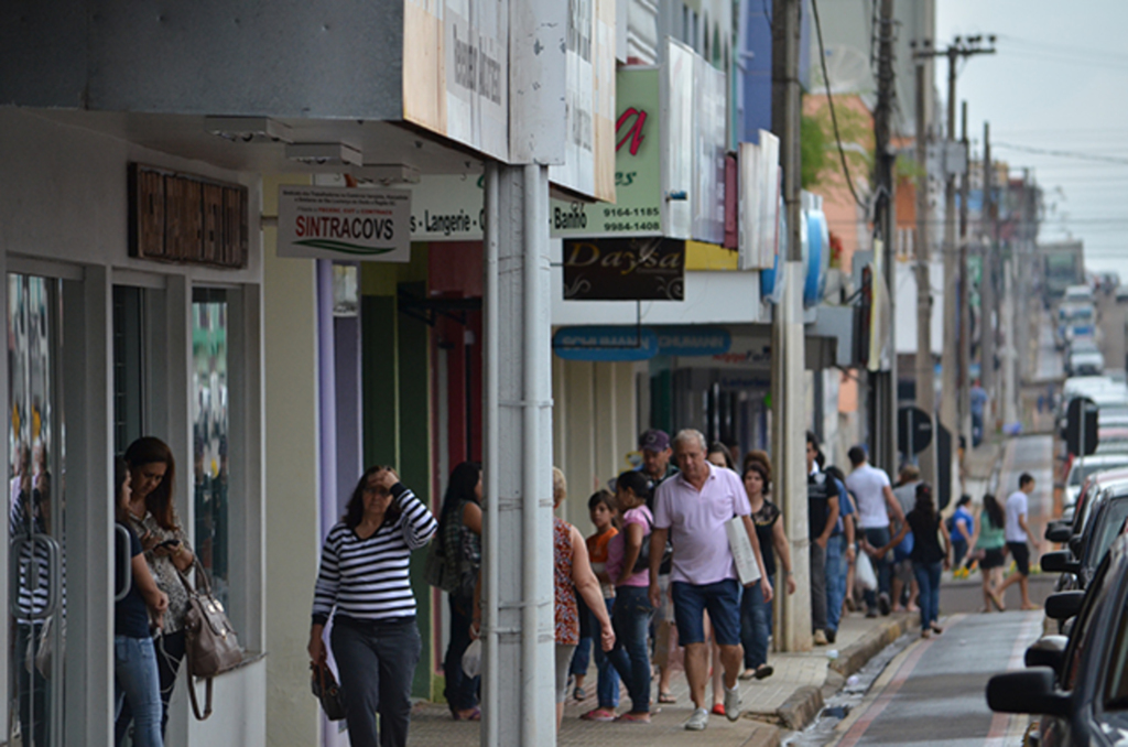 Venda no varejo cai 1,1% em março na comparação com 2013