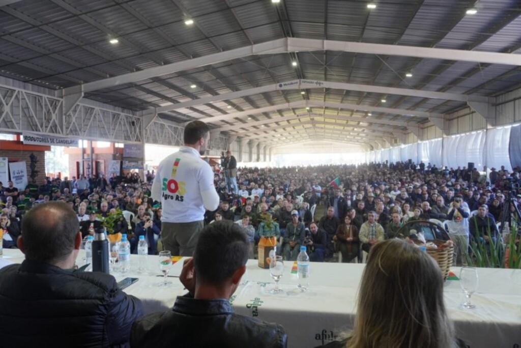 Milhares de produtores rurais se reuniram nesta sexta-feira, 19/7, em Rio Pardo, para exigir ações - Cobranças foram feitas em evento do Movimento SOS Agro