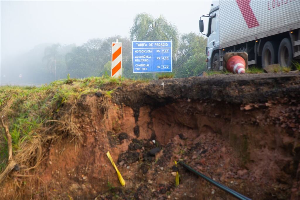 Entre Santa Maria e Restinga Sêca: acostamento deteriorado deixa em alerta motoristas na RSC-287