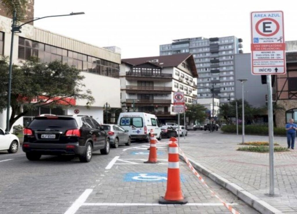 Blumenau garante espaços preferenciais para autistas e demais pessoas com deficiência