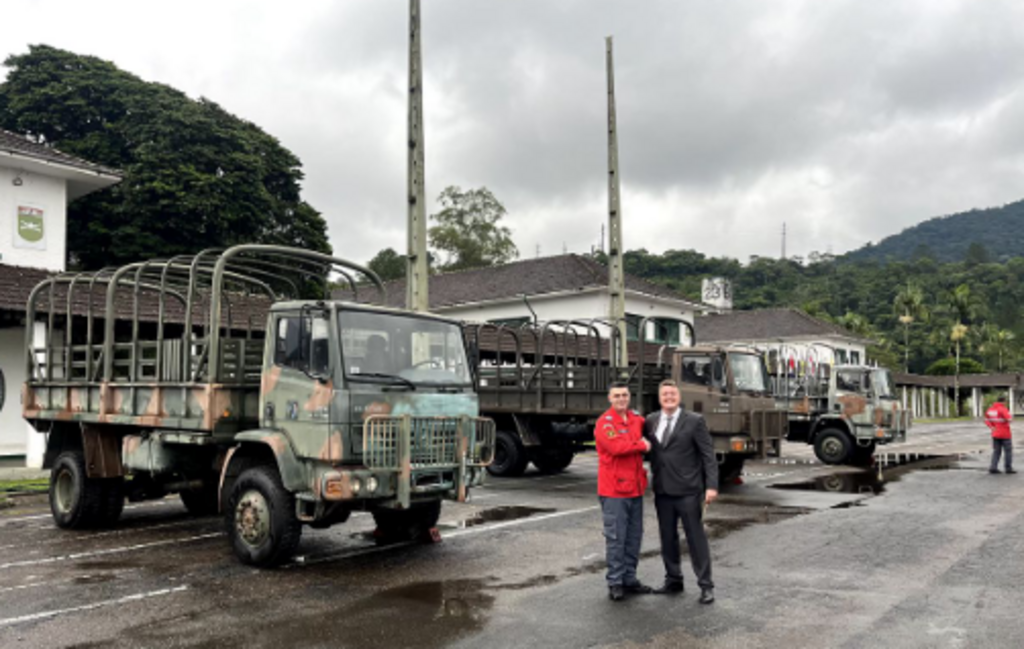 O CBVU 32 recebeu a doação de três caminhões do Exército brasileiro