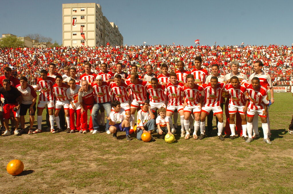 Mesmo adversário, estádio lotado e invasão no gramado; relembre como foi o último acesso do Inter-SM