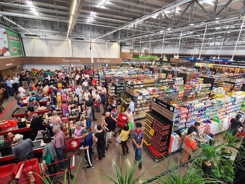 Vipi Supermercados reinaugura com ampla e moderna estrutura