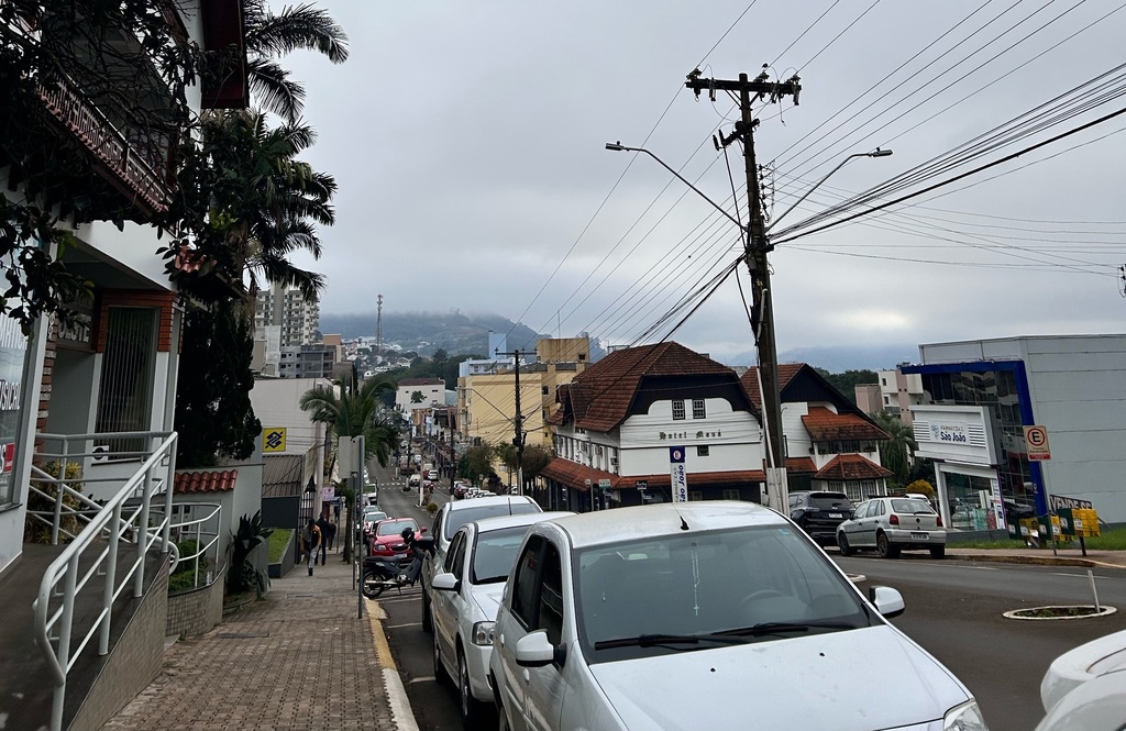 Frente fria avança em SC e  provoca queda nas temperaturas