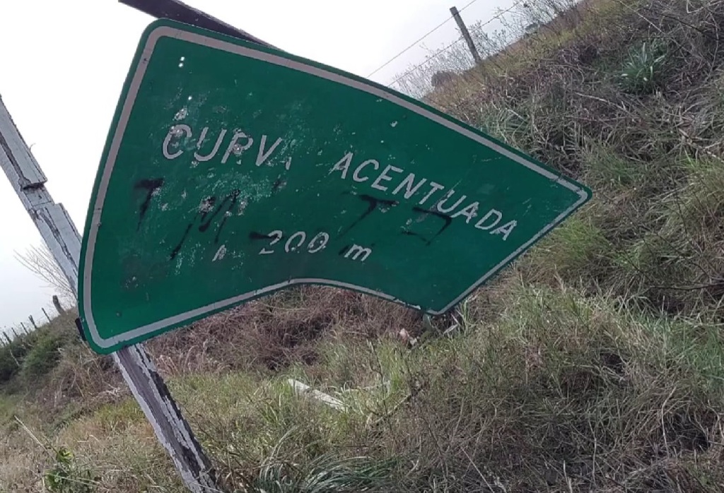 Marlene Galarça/Divulgação - A placa de sinalização que existe no local está caída e pichada