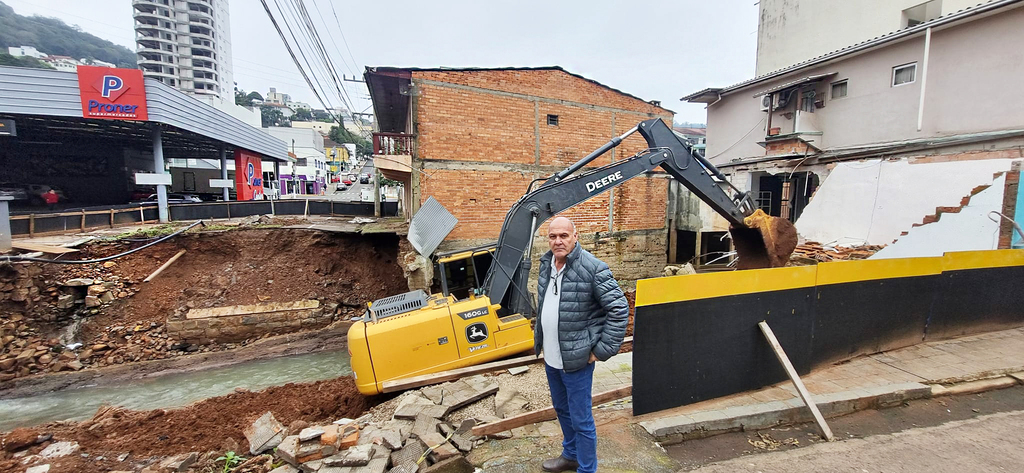 Ponte sendo construída para que seja liberado o trânsito na área central de Capinzal