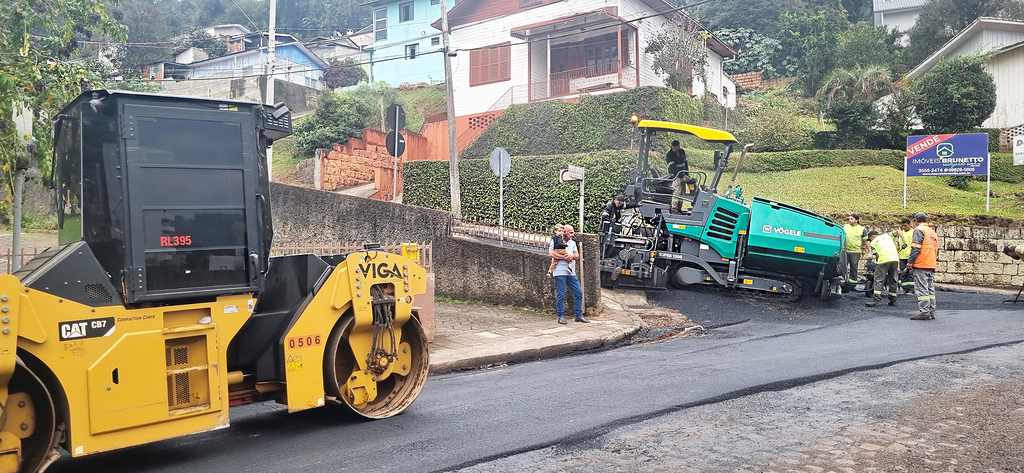 Prefeitura de Capinzal realiza benfeitoria em ruas danificadas pela enxurrada do mês de maio