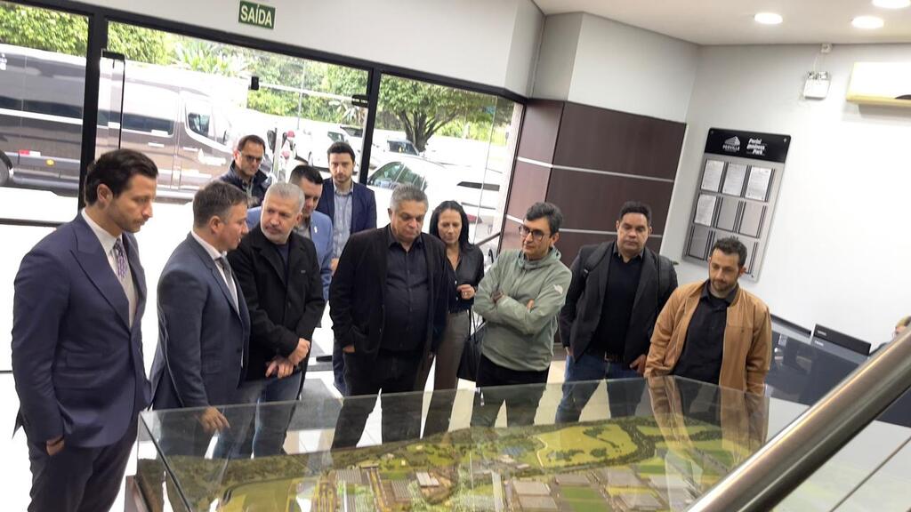 Em Joinville, Prefeito de Chapecó  faz visita técnica ao Perini Business Park