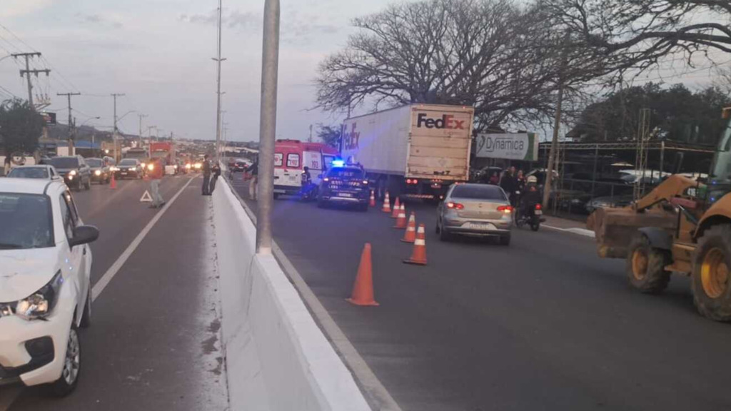 título imagem Idosa morre após ser atropelada por carro na BR-287, em Santa Maria