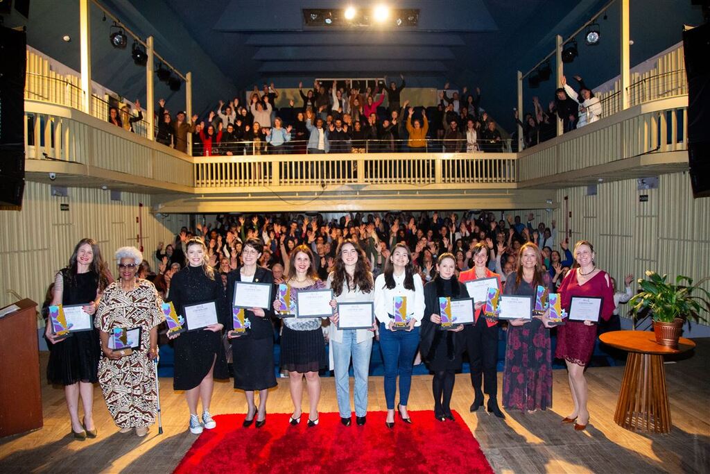 Emoção e reconhecimento marcam a entrega do 1º Prêmio Ana Primavesi