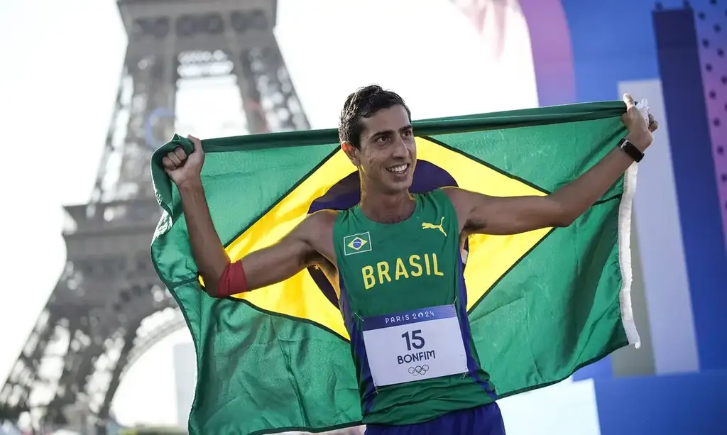 Alexandre Loureiro / COB / Direito Reversados - Atleta Caio Bonfim conquista a medalha de prata