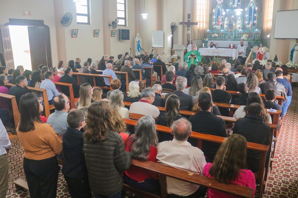 PASSO MAGNUS REALIZA FESTA RELIGIOSA