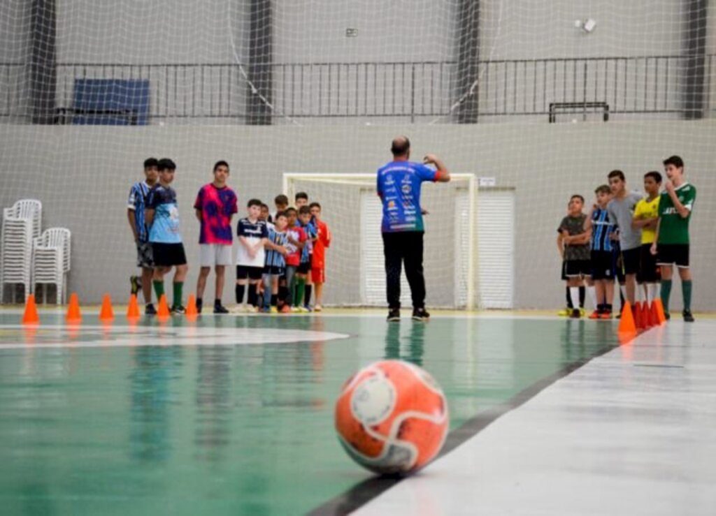 Departamento de Esporte retoma treinos da Escolinha de Futsal