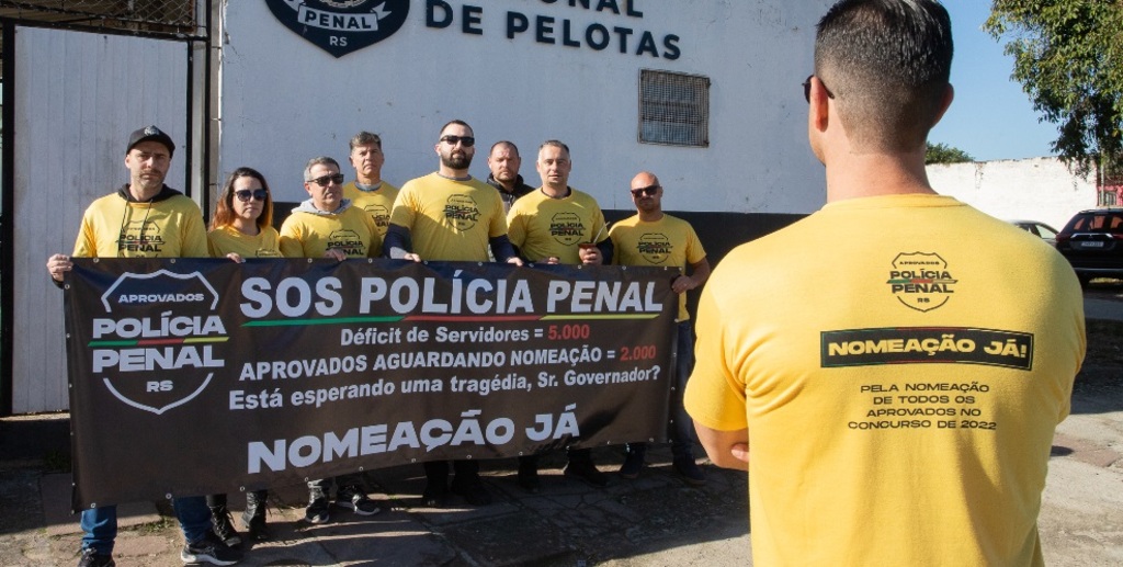 Aprovados em concurso da Polícia Penal protestam por nomeação