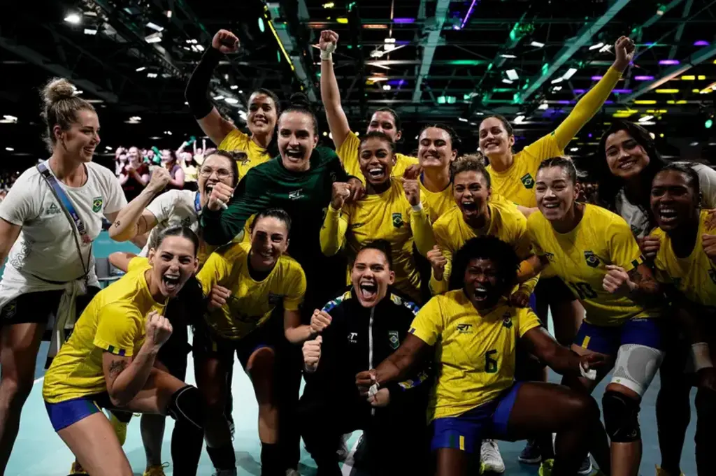 título imagem Brasil vence e avança às quartas do handebol feminino em Paris