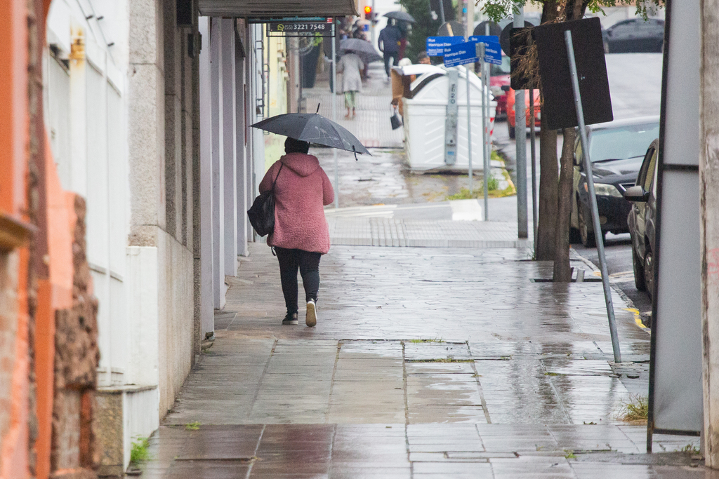 Chuva e retorno do frio: confira a previsão do tempo para a semana na Região Central