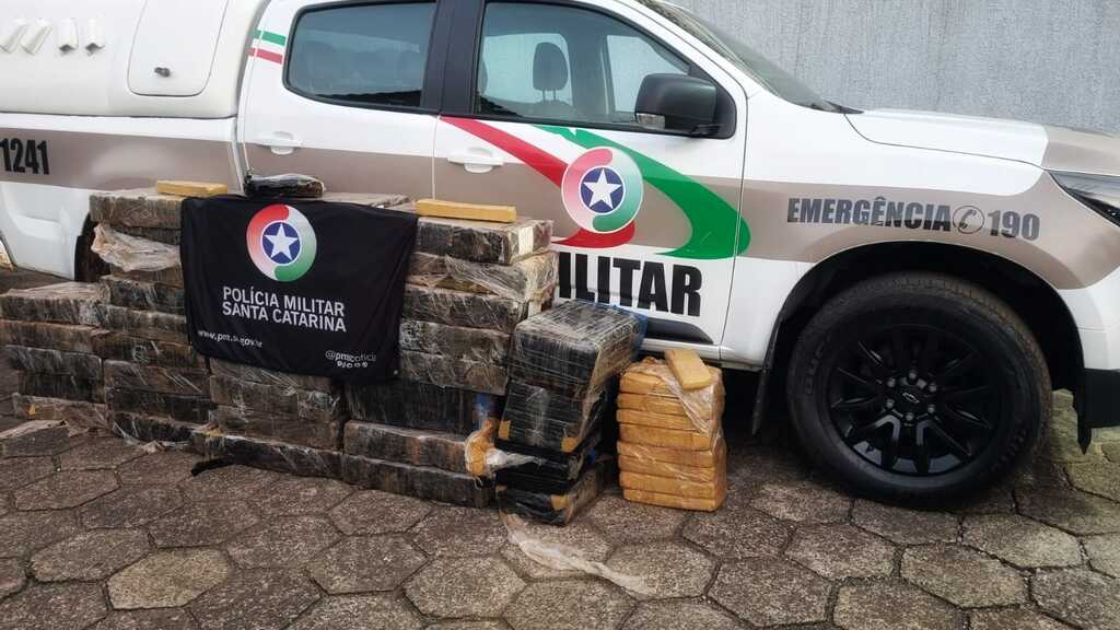 Polícia Militar encontra e apreende mais de 500 kg de maconha