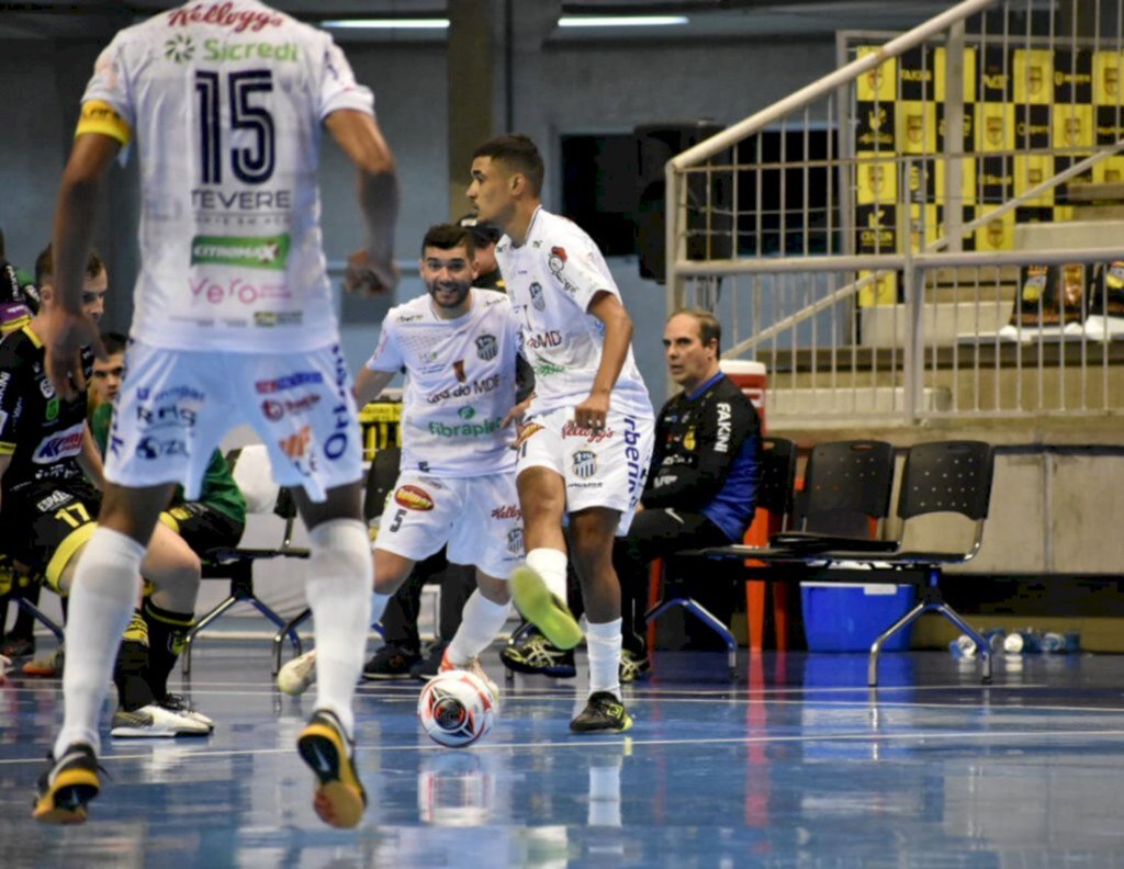 Jaraguá Futsal vence no turno