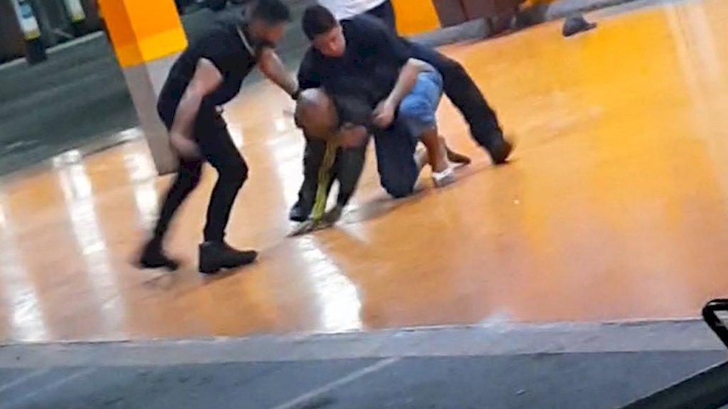 título imagem Ministério Público busca pena mais rígida para o caso do homem negro que foi espancado até a morte em mercado da Capital