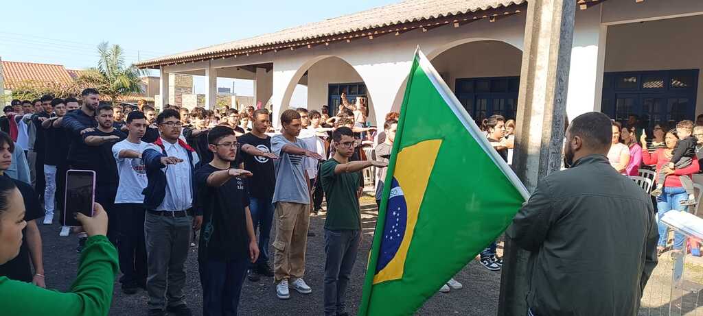 CERIMÔNIA ENTREGA CERTIFICADOS PARA 90 JOVENS DISPENSADOS DO SERVIÇO MILITAR EM BALNEÁRIO GAIVOTA