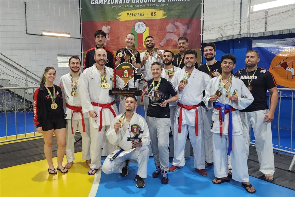 título imagem Equipe de Santa Maria conquista 29 medalhas no estadual de caratê