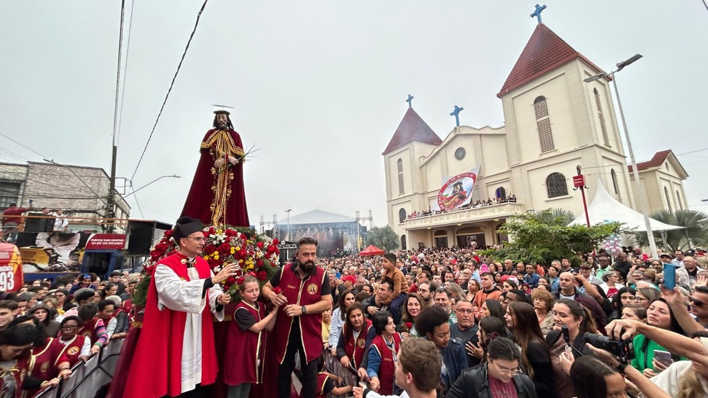 Araquari: Cerca de 20 mil pessoas participam da procissão na 171ª da Festa do Senhor Bom Jesus