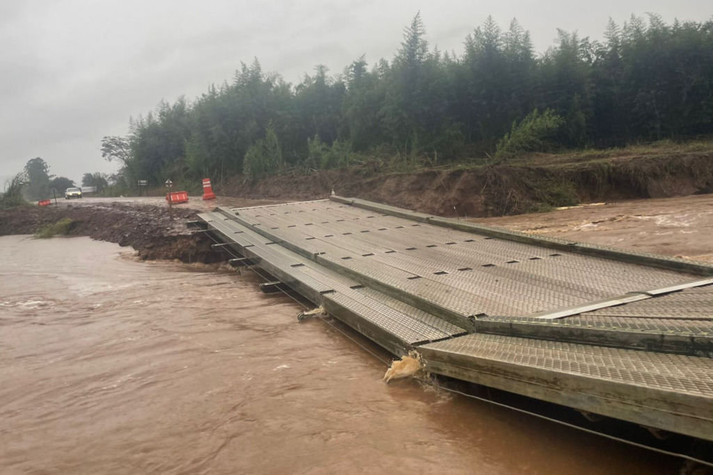 Chuvas danificam ponte na ERS-348 e trânsito é bloqueado entre Faxinal do Soturno e Ivorá