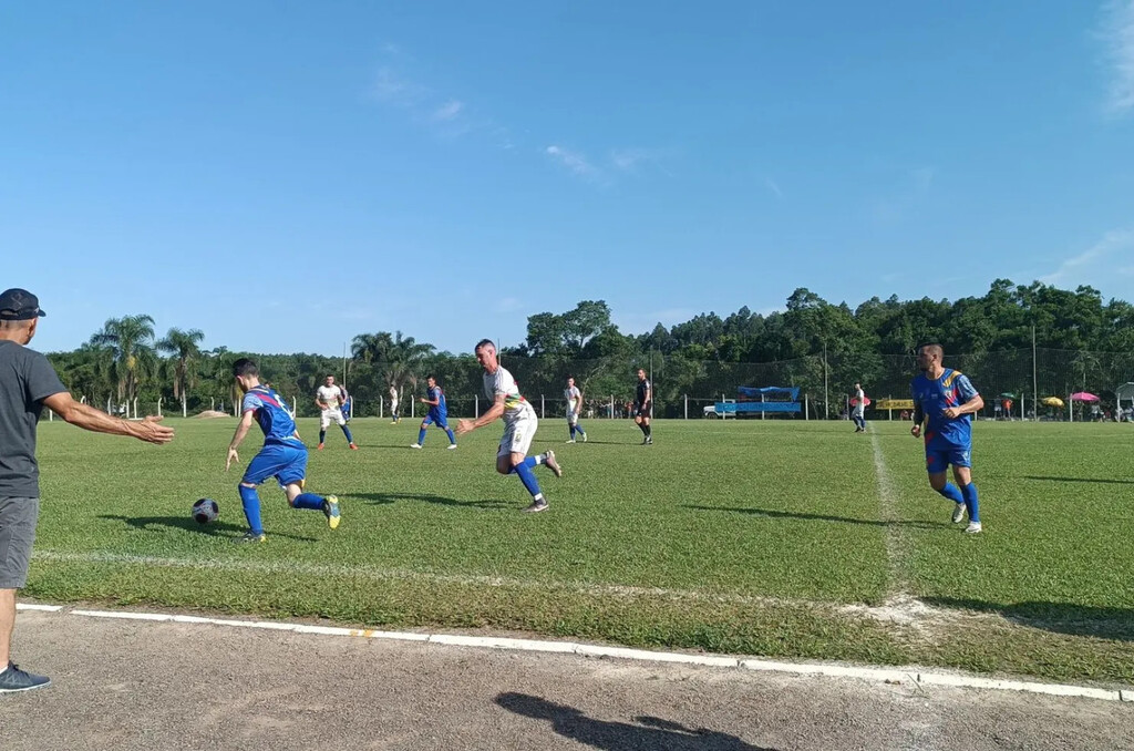 ABERTURA DA COPA AMESC DE SELEÇÕES INICIA COM 17 GOLS MARCADOS