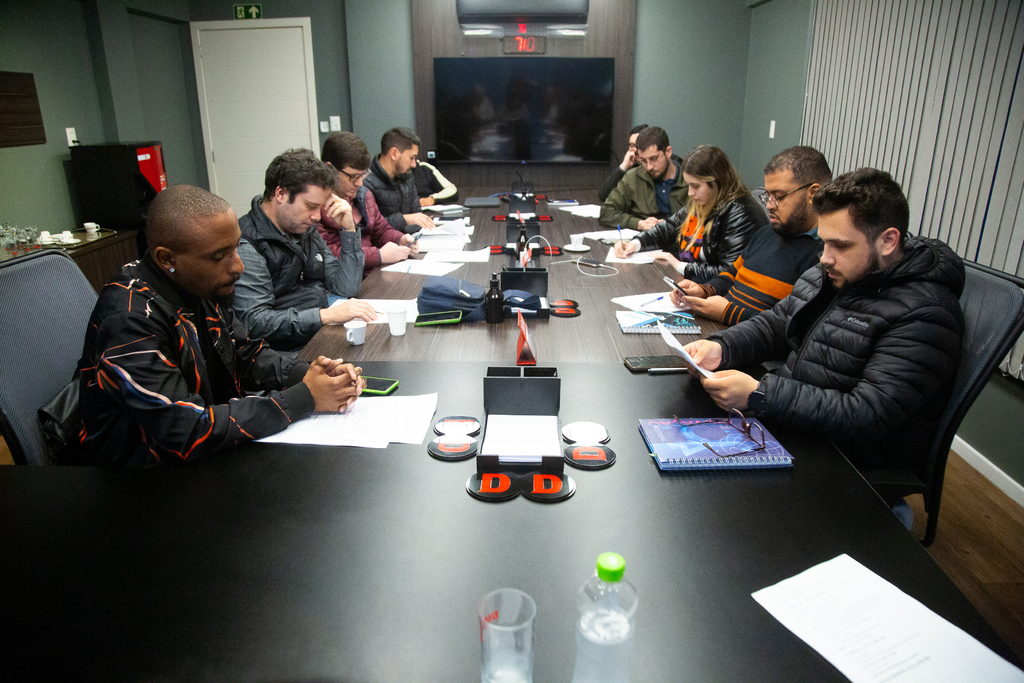 / Foto: Claudiane Veber (Diário) - Assessores dos sete candidatos participaram de reunião na sede do Grupo Diário