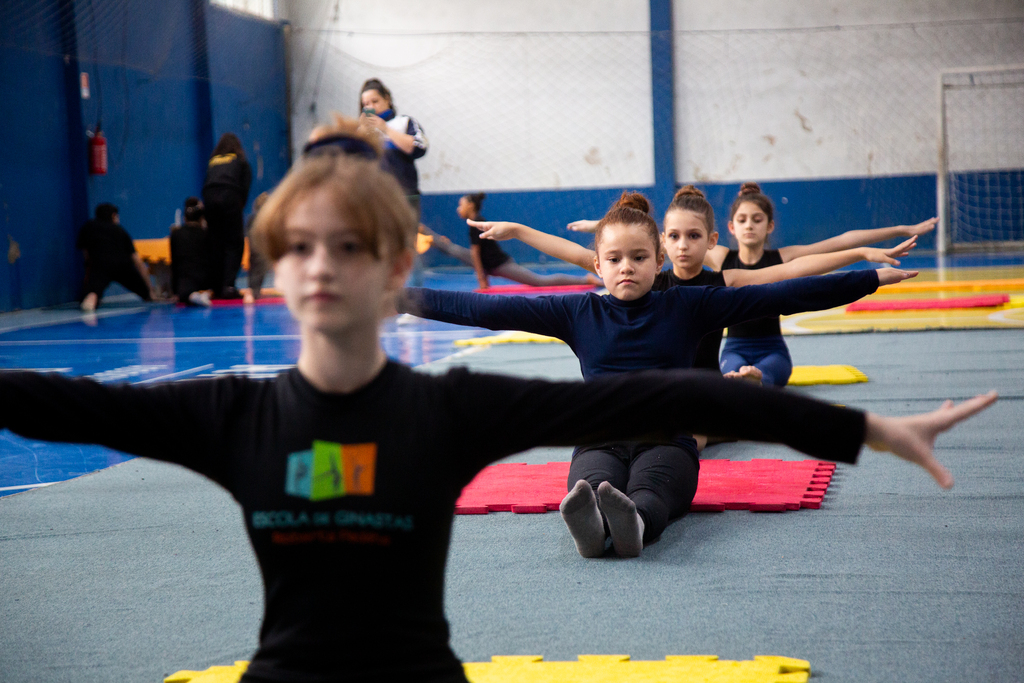 Desempenho de ginastas brasileiras inspira crianças e adolescentes em Santa Maria