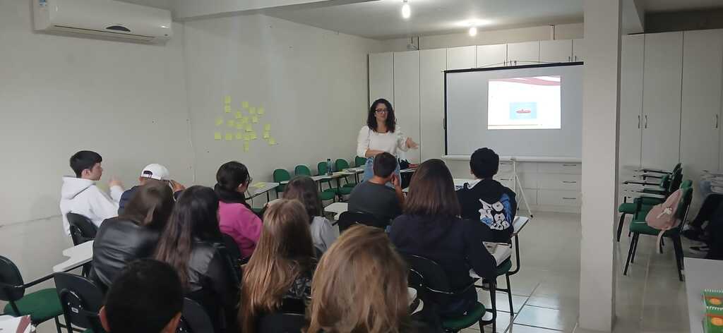 Alunos do 9º ano da Rede Municipal de Ensino tiveram capacitação sobre empreendedorismo