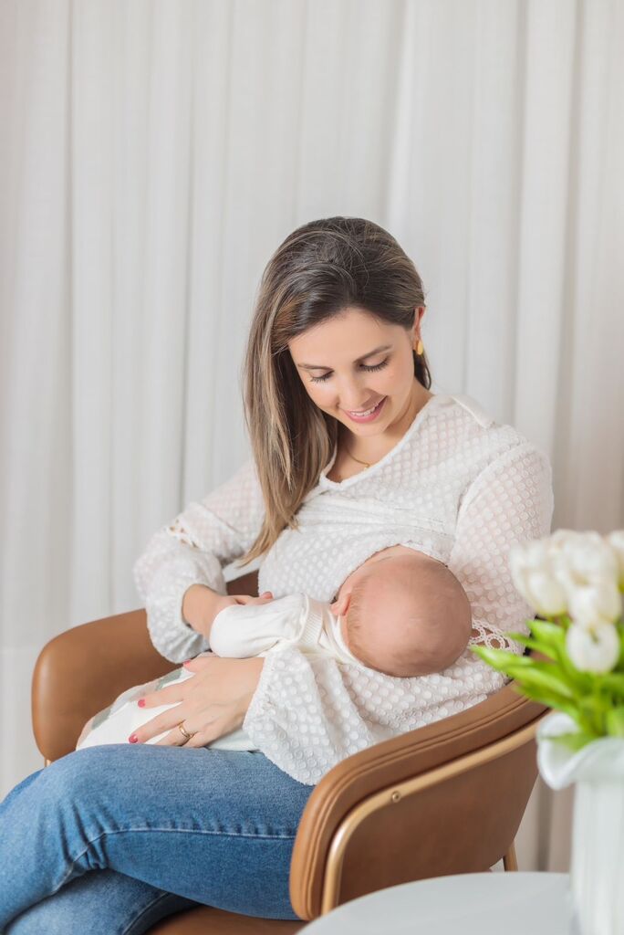 (Foto: Arquivo Pessoal) - O leite materno é considerado o padrão ouro para a alimentação dos bebês, ressalta a médica pediatra neonatologista e cooperada da Unimed Chapecó, Dra. Camila Luiza Biazi Sales.