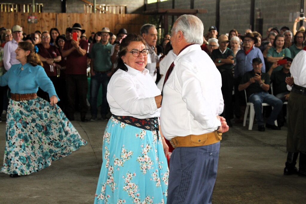 Painel comemora seus 30 anos com Baile da Melhor Idade