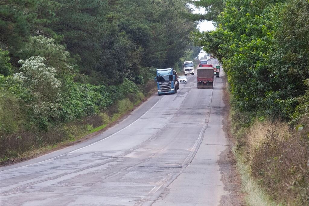 título imagem Trechos de rodovias em Santa Maria e região passarão por reparos a partir desta segunda-feira, informa Dnit