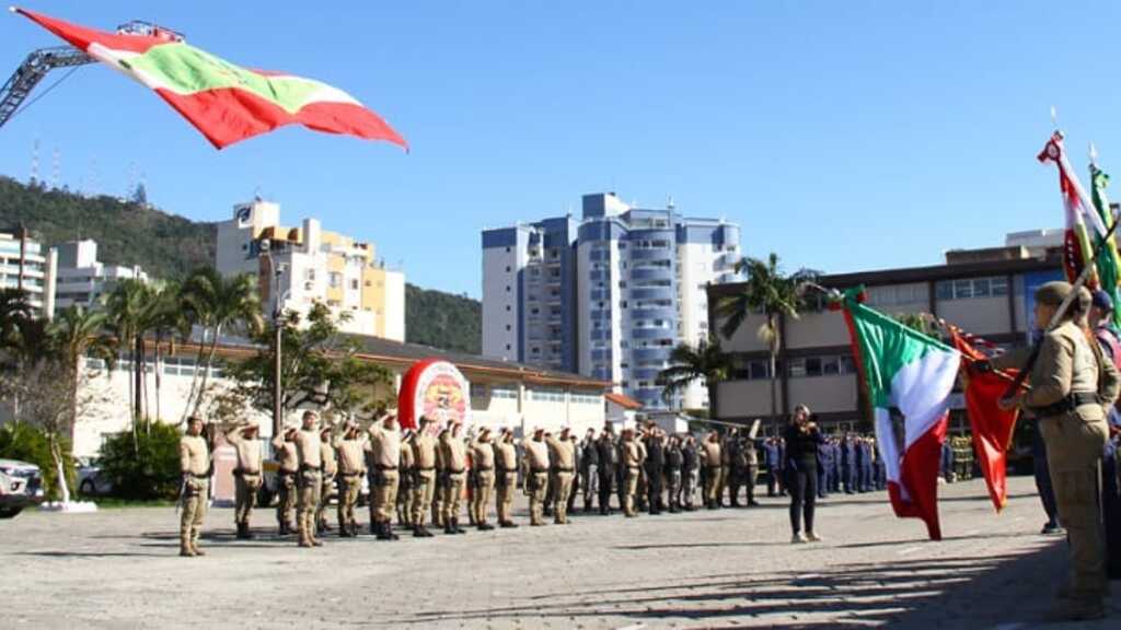 Polícia Militar e Corpo de Bombeiros realizam promoção de oficiais e praças